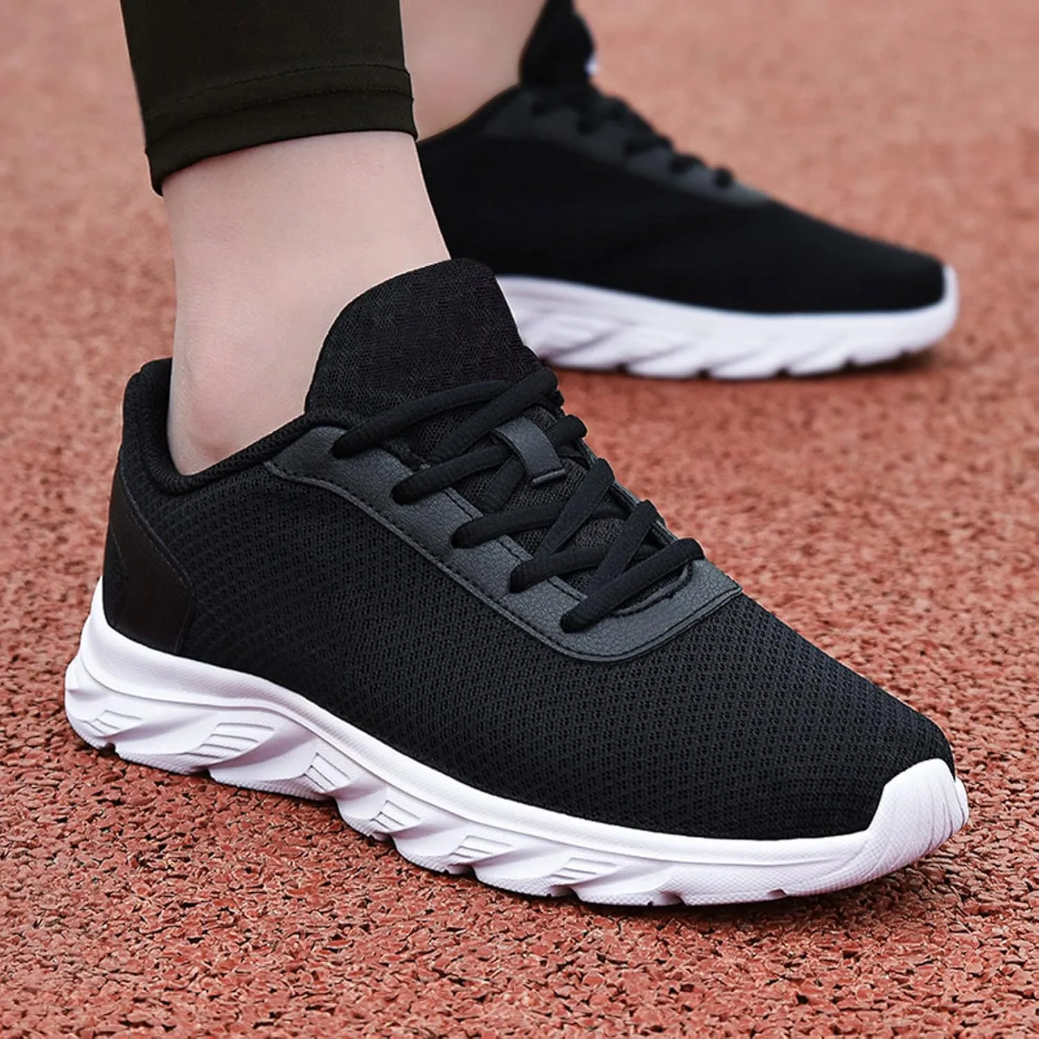 Men's Athletic Lace-Up Sneakers Breathable Mesh Lightweight Comfortable Walking Shoes for Gym Training, Jogging & Daily Sports Simple Solid Color Fashion Summer Sneaker