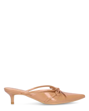 MINNY - décolleté in glassy beige con fiocco e tacco basso