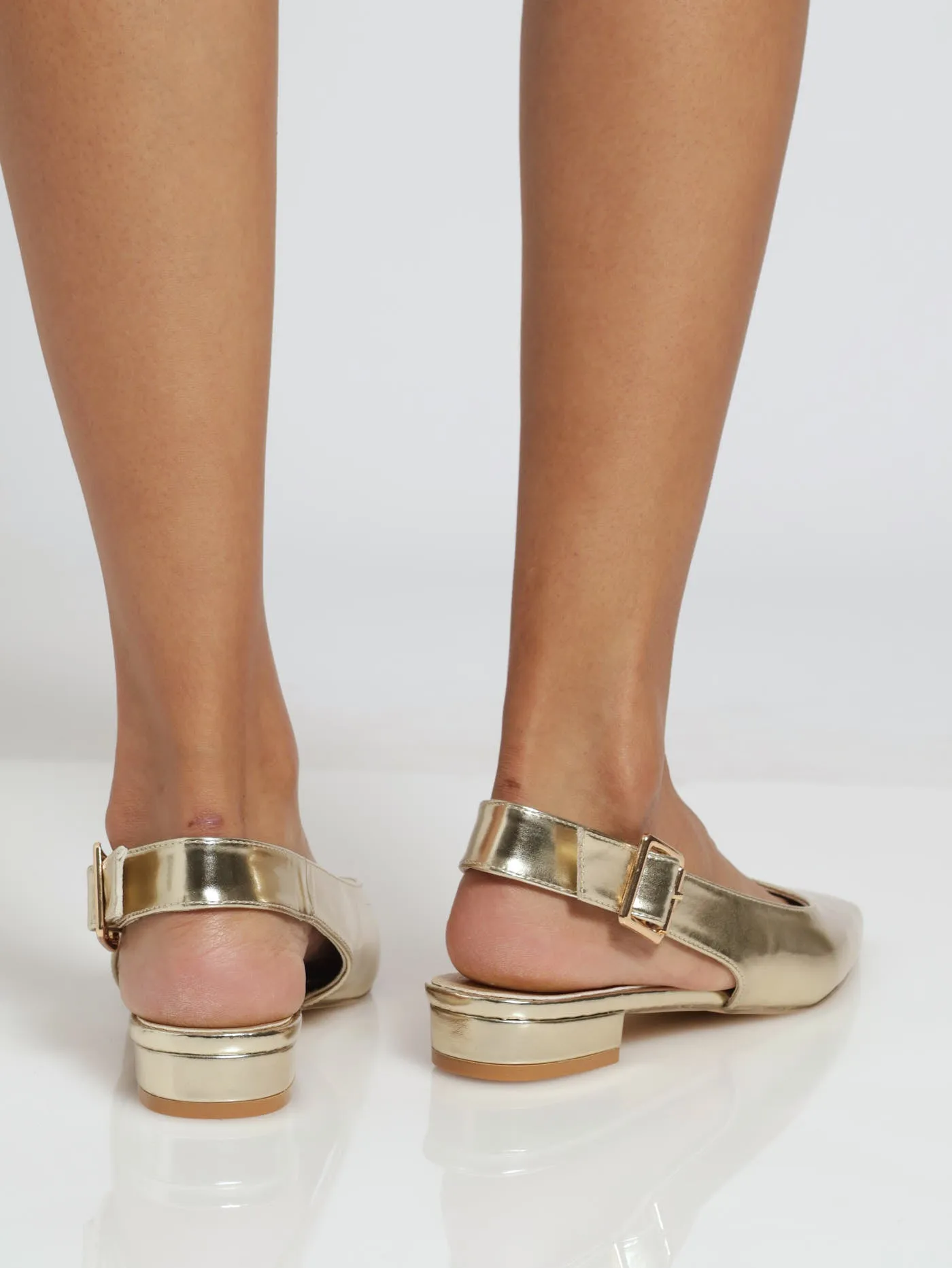 Pointy Pump With Metallic Slingback - Gold