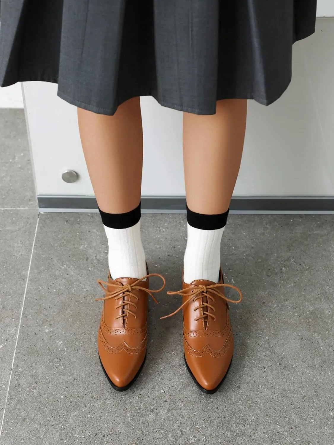Women's Pointed Toe Oxford Flats Lace Up Brogue Comfort Wingtip Shoes Vintage Dress Low Heel Closed Toe Pumps