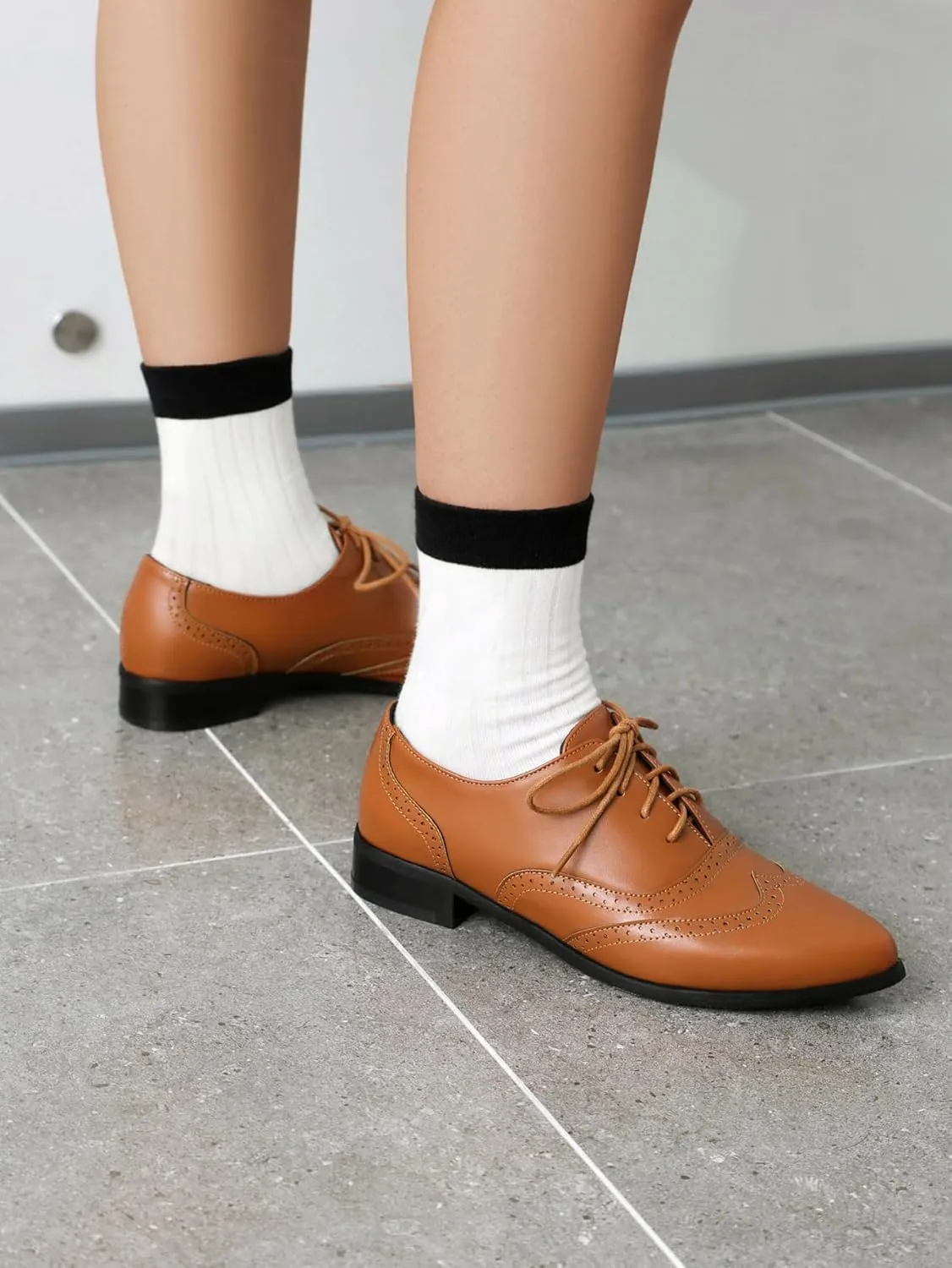 Women's Pointed Toe Oxford Flats Lace Up Brogue Comfort Wingtip Shoes Vintage Dress Low Heel Closed Toe Pumps