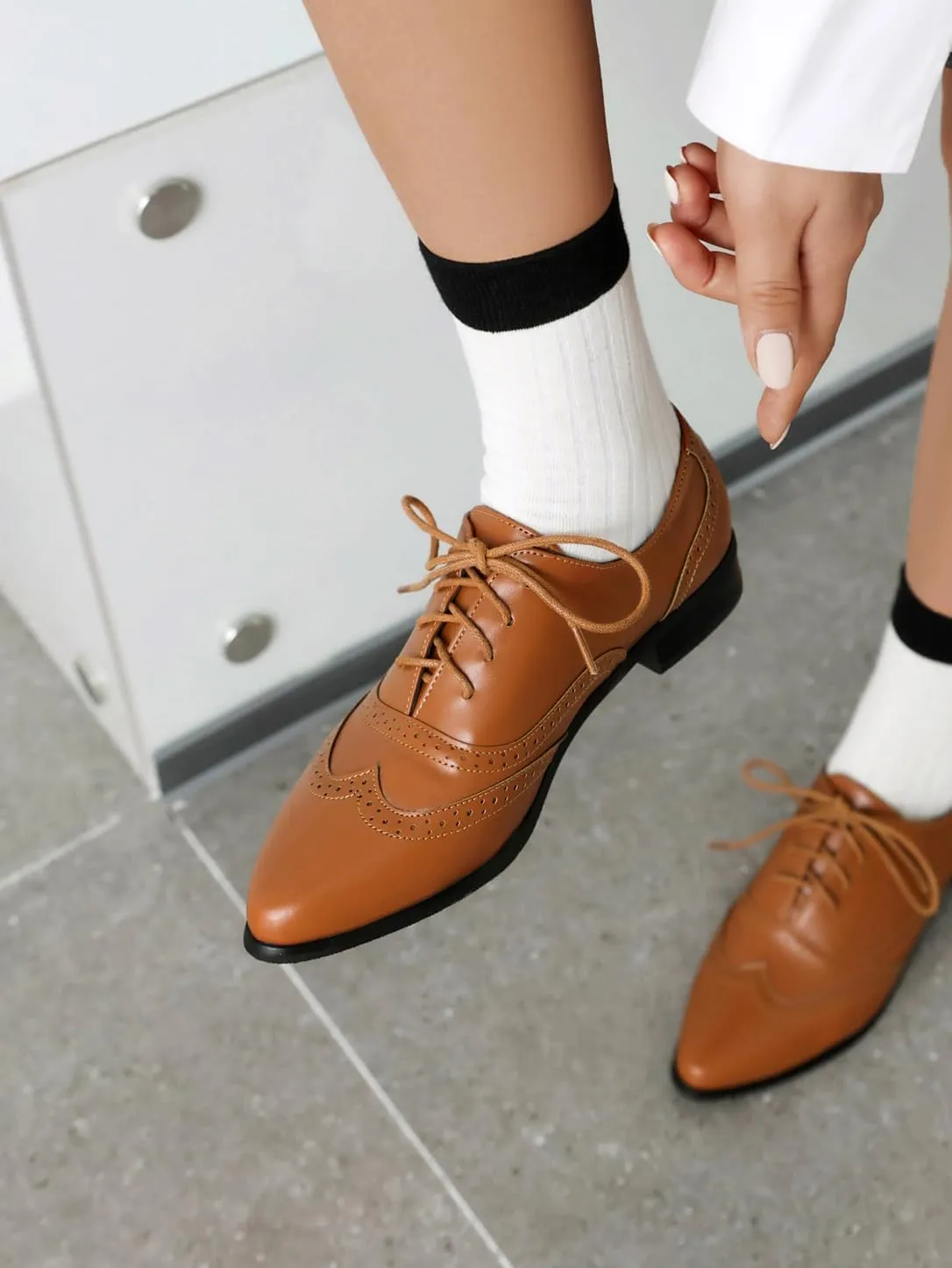 Women's Pointed Toe Oxford Flats Lace Up Brogue Comfort Wingtip Shoes Vintage Dress Low Heel Closed Toe Pumps