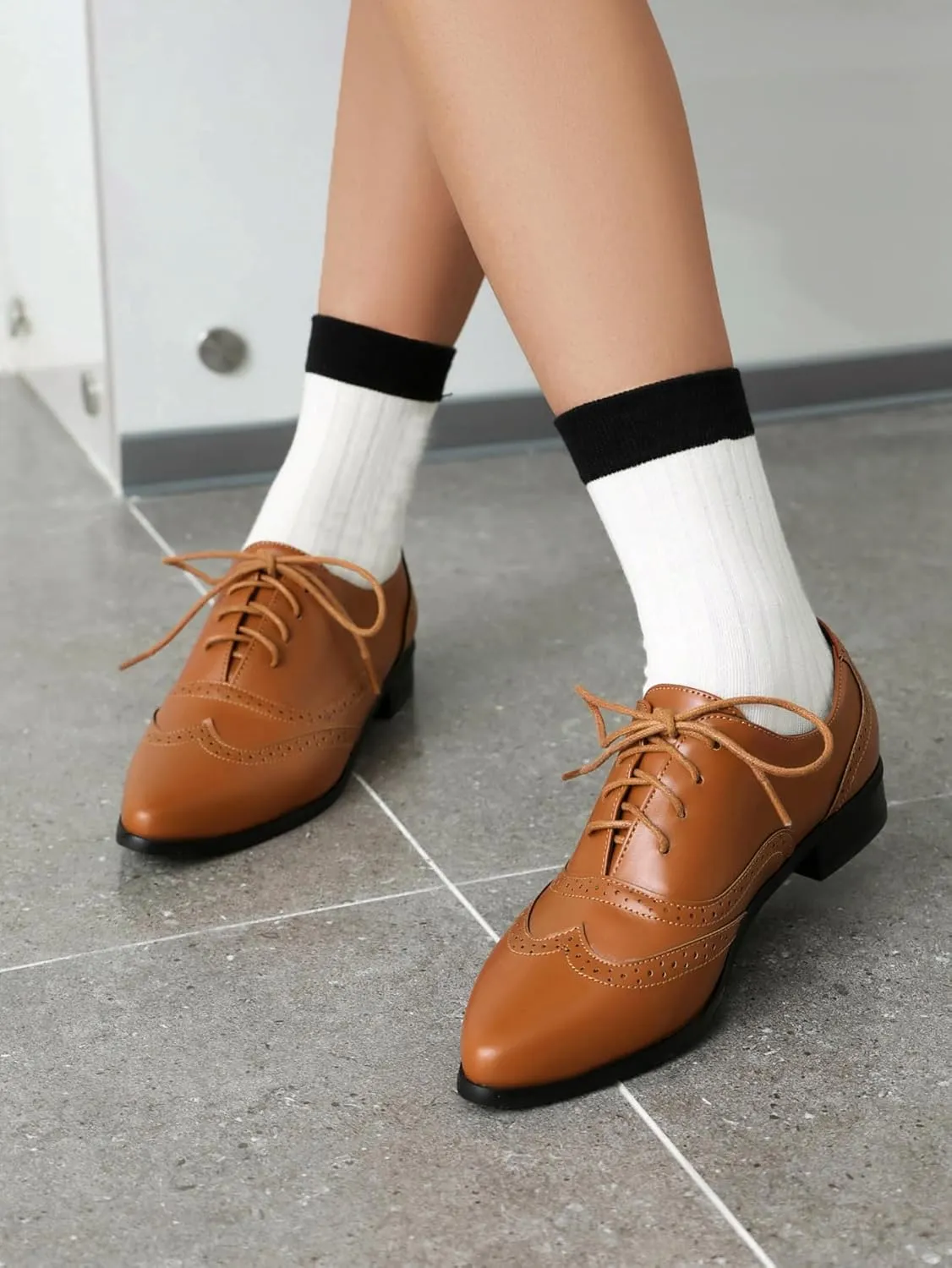 Women's Pointed Toe Oxford Flats Lace Up Brogue Comfort Wingtip Shoes Vintage Dress Low Heel Closed Toe Pumps