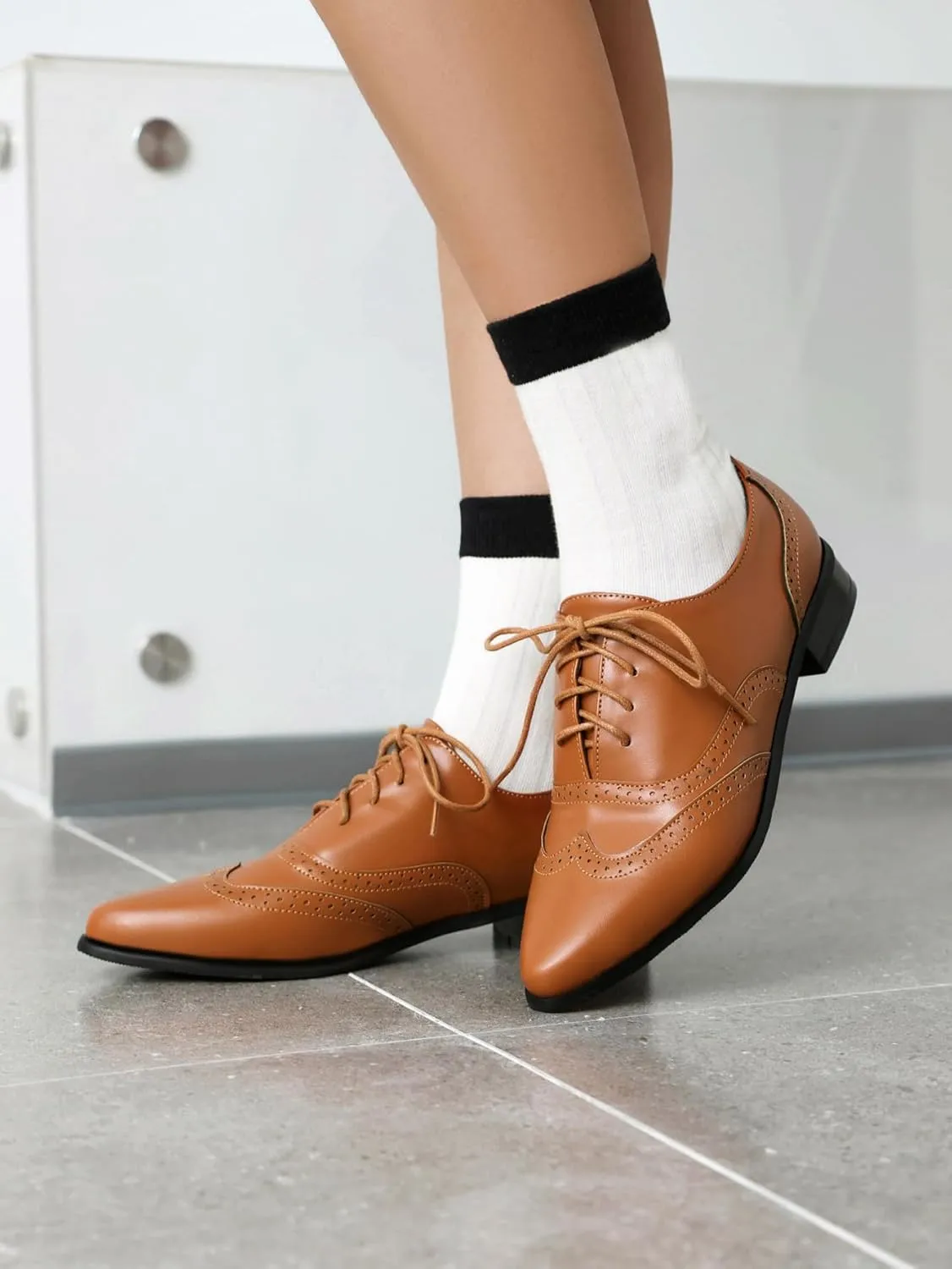 Women's Pointed Toe Oxford Flats Lace Up Brogue Comfort Wingtip Shoes Vintage Dress Low Heel Closed Toe Pumps